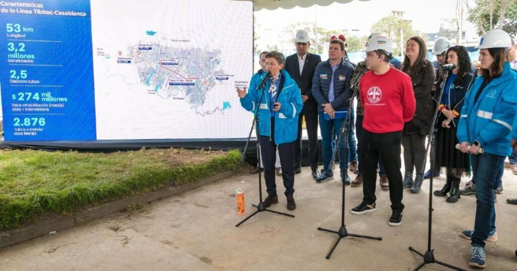 Por trabajos de modernización de la línea Tibitoc Casablanca –el tubo de agua más grande Bogotá-, que tiene más de 60 años y que se cambiará por un nuevo de alta tecnología, siete localidades de la ciudad y los municipios de Funza, Madrid y Mosquera, tendrán cortes alternos de agua durante la Semana Santa. Así lo informó este jueves la alcaldesa mayor, Claudia López Hernández, en compañía del gobernador de Cundinamarca, Nicolás García y de la gerente de la Empresa de Acueducto y Alcantarillado de Bogotá, Cristina Arango.