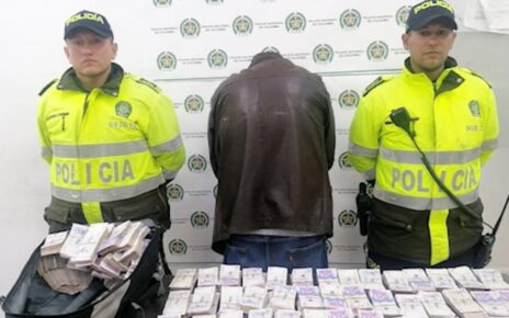 En las últimas horas, la Policía Metropolitana de Bogotá capturó a un hombre a quien le hallaron una gran cantidad de dinero en efectivo, sin poder justificar su procedencia.
