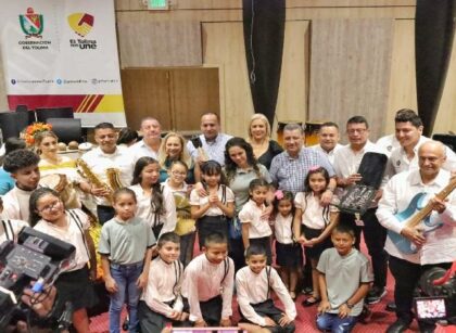 Gobernador Orozco inició entrega de instrumentos musicales para espacios culturales del Tolima