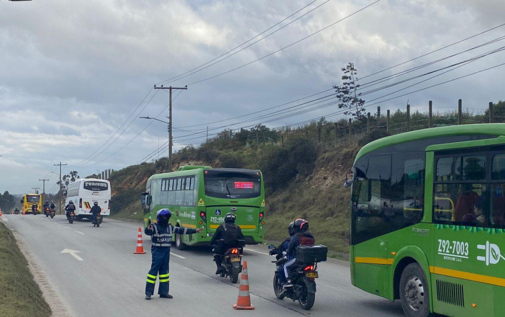 Bogotá restringe acceso a corredor de la vía al Llano