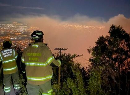 Solo personal capacitado puede atender el incendio en Cerros Orientales
