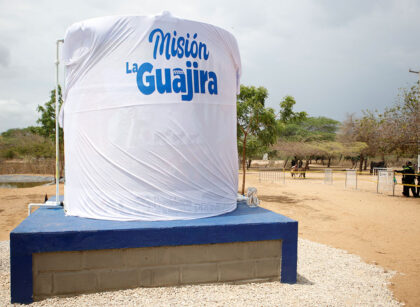 Presidente Petro asiste a la entrega de la planta de agua en Manaure, La Guajira, para mejorar el acceso de agua.