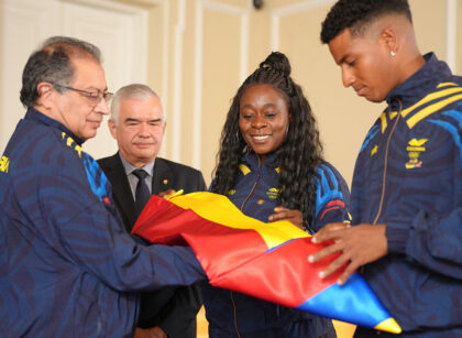 Presidente Gustavo Petro alienta a delegación olímpica colombiana hacia París 2024 con enfoque en educación física y democracia